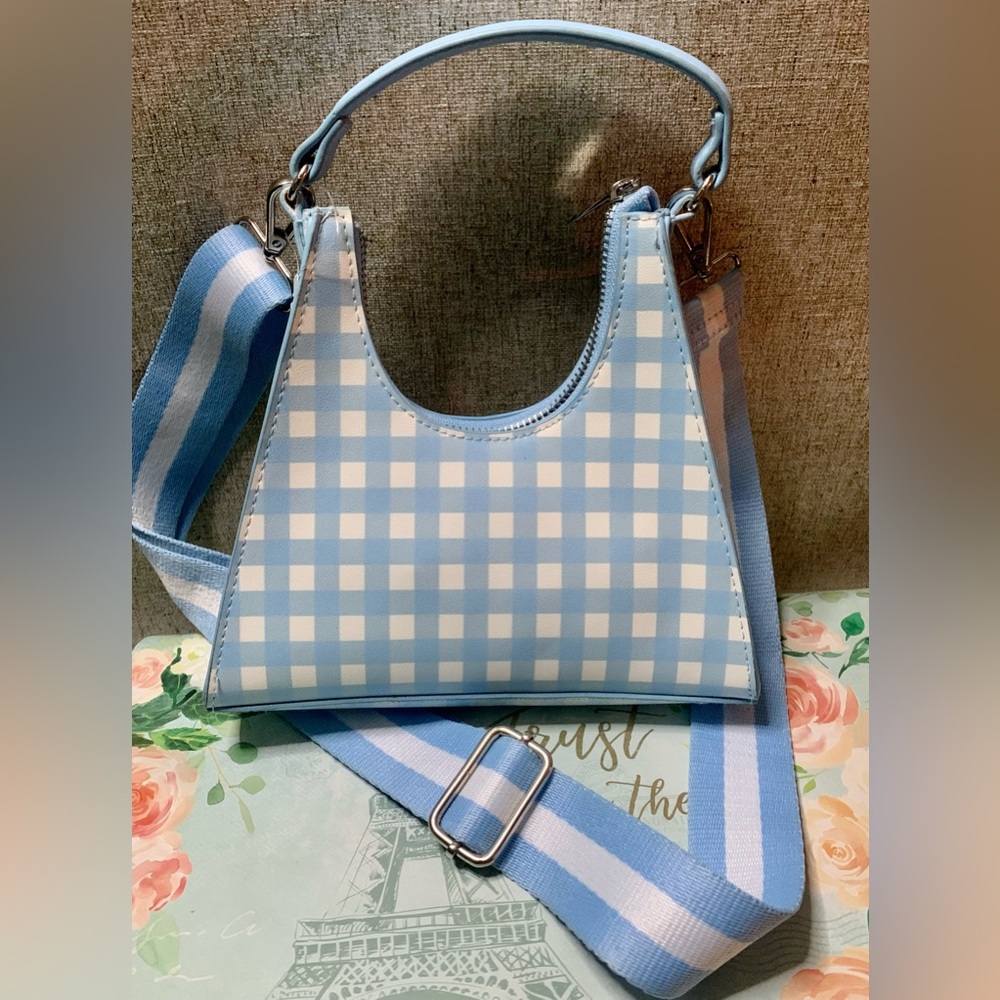 🦋NEW 🦋Mini suitcase style bag, blue and white🦋
#BLUE - Picture 5 of 16